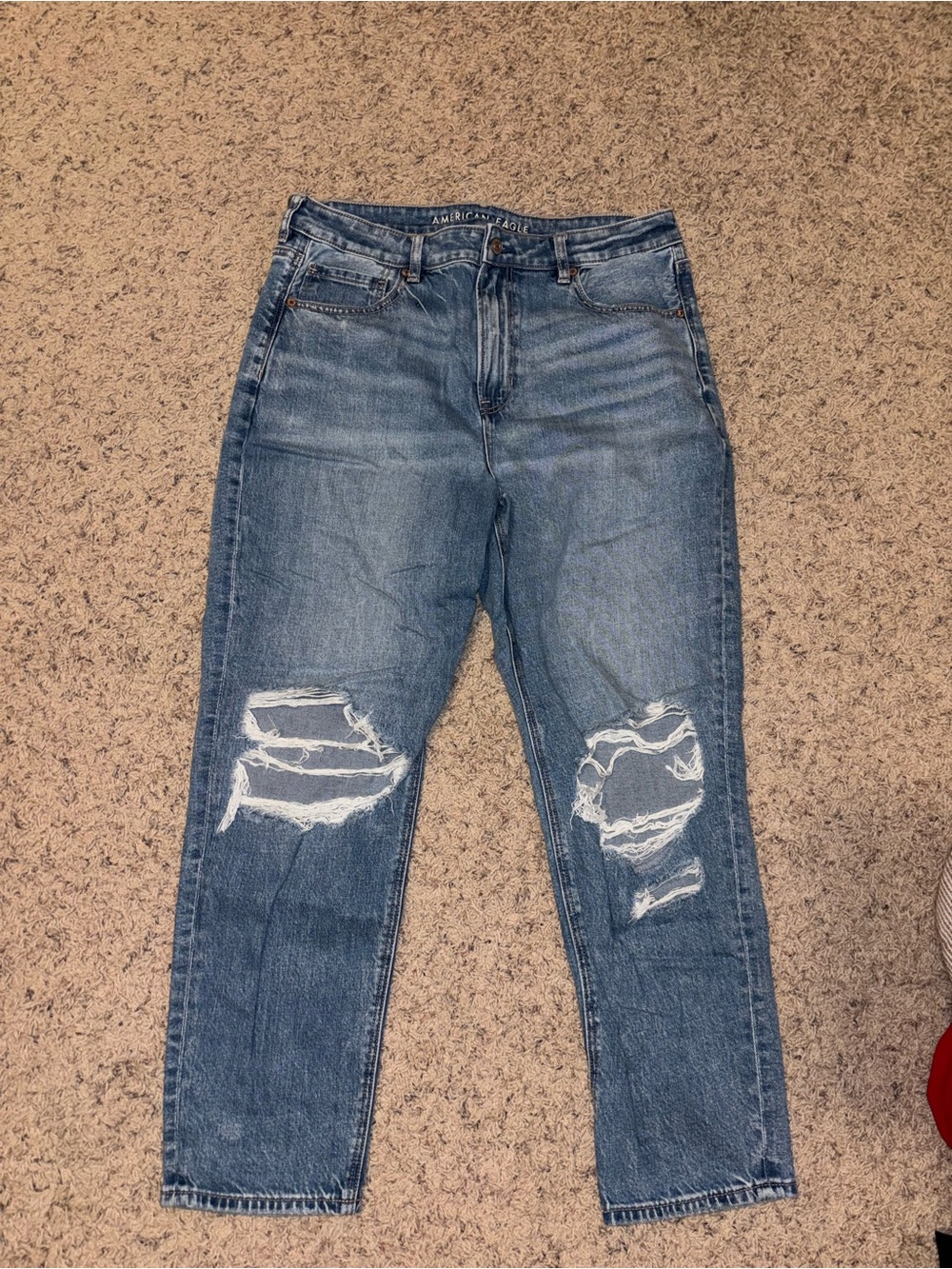 AEO Distressed High Waisted Mom Jean Size 14 Short